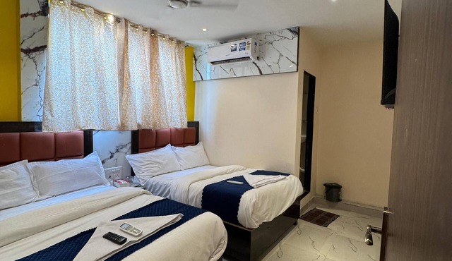 Hotel Rishi Palace