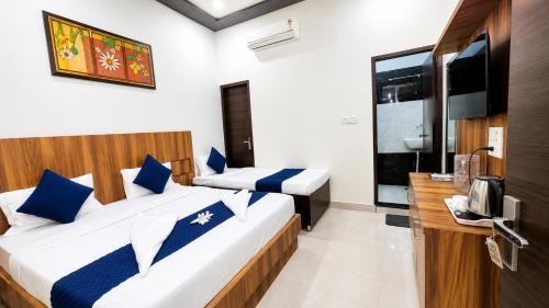 Hotel RK Residency Near,Prem mandir,Keli kunj & Bankey bihari Budget hotel in vrindavan