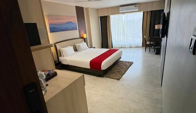 Hotel Saffron Suites