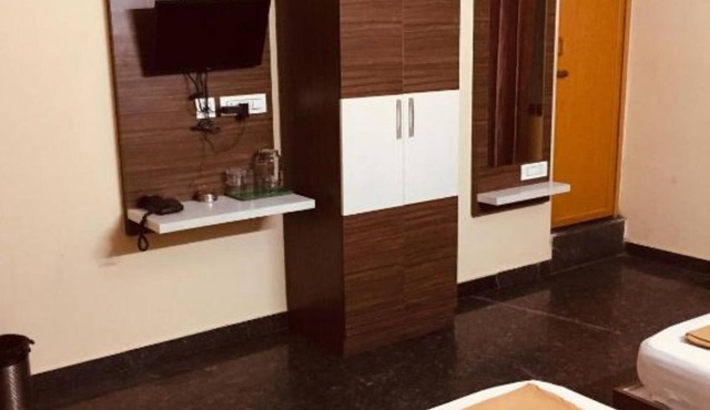 Hotel Sapphire Inn Siwan With AC Room