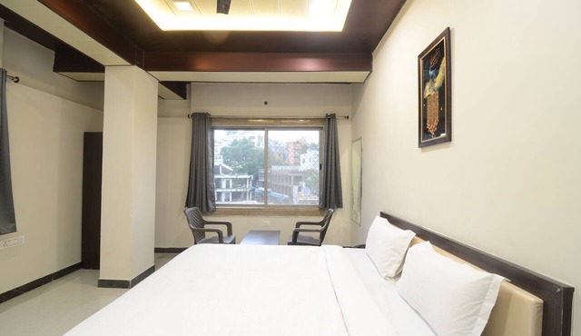 Hotel Shri Dhwaja Inn