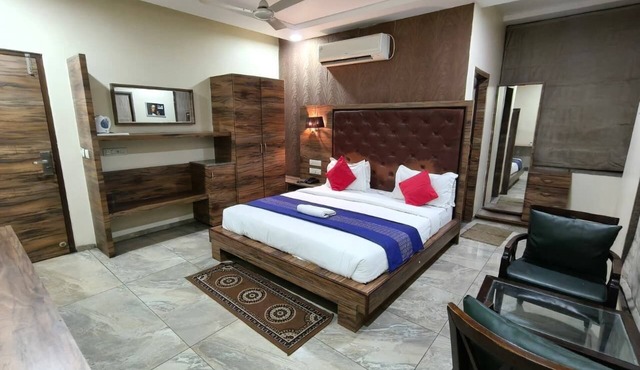 Hotel Surya Palace in Durg