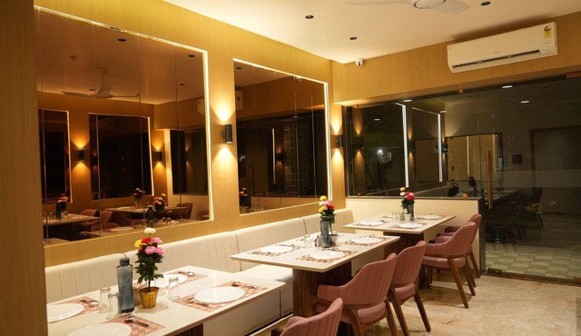 Hotel The Grand Om Krishna