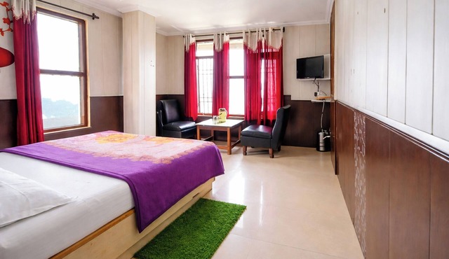 Hotel The Harbansh Near Mall Road