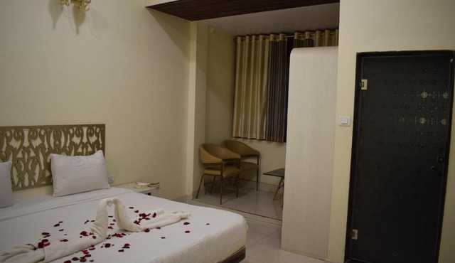 HOTEL THE HILLS