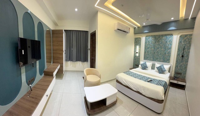 Hotel Vallabh Sky