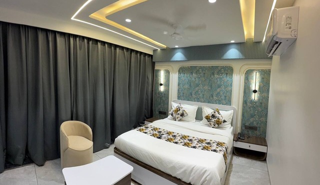 Hotel Vallabh Sky