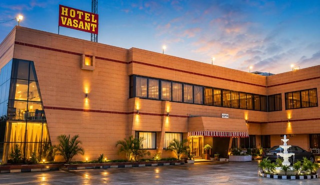 Hotel Vasant Gajraula