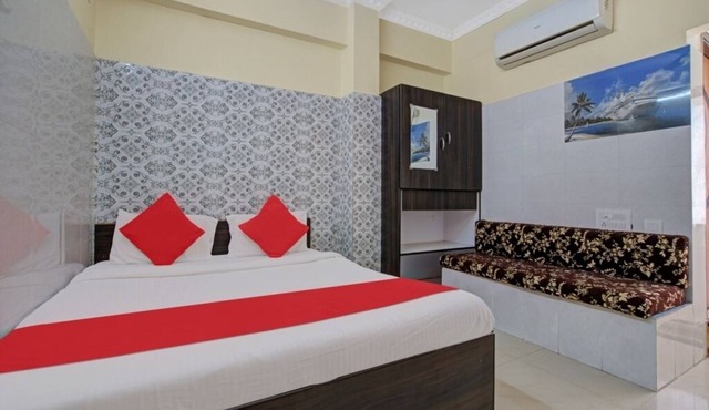 iROOMZ Hotel Sweekar Suites