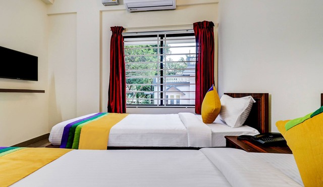 Itsy Hotels Rain Tulsi Stayz, Palarivattom Junction