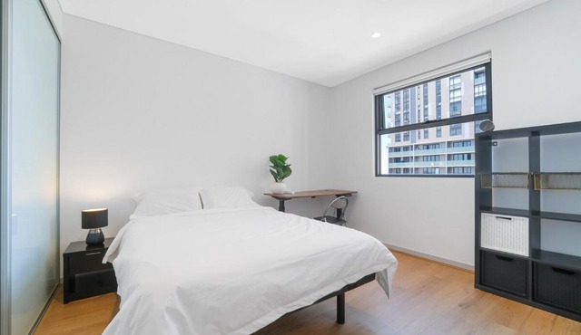 Japandi 2BR 1 CAR w KING BED Nr Station & Eats & CBD