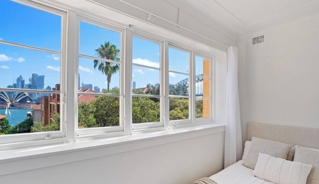 KozyGuru | Kirribilli | Opera House View 2 Bed Apt