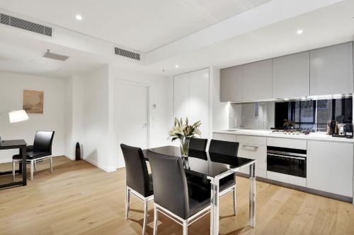 Large One Bedroom with Study-ALB09203