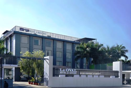 Le OVAL Hotel & Resorts