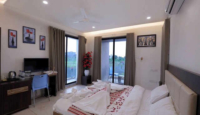 Leena Resort in Garudeshwar