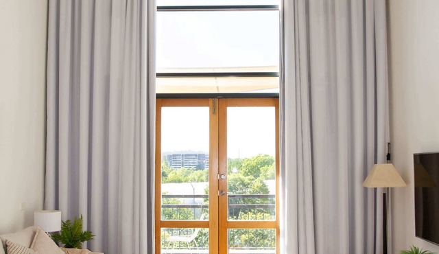 Loft-Style CBD 1-Bed with Rooftop Terrace & BBQ