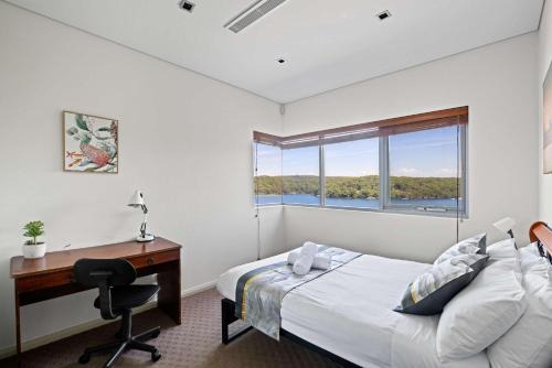 Luxe Waterview Double Room in Caringbah South - Ideal for Relaxation - Shared Bathroom