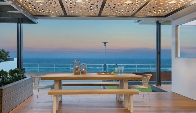 Luxury beachfront home on Merewether Beach - Autumn SALE on now in Merewether