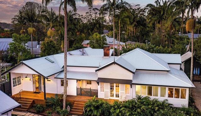 Luxury Estate Near Bangalow | Pool & Fireplace