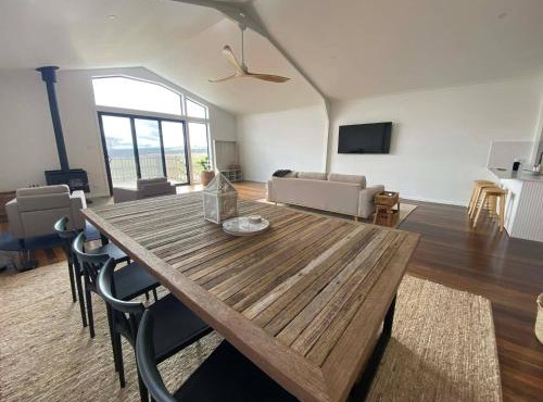 Luxury Farm Retreat Yarrimbah Shear Shed Farmstay CREEK WILDLIFE FIRE STARS