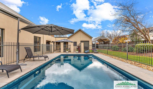 Luxury Home with Pool | Murray River | 4BR