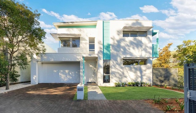 Luxury South Coogee House Media Room with Parking