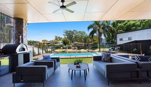 Luxury Waterfront Living – Elegant 7-Bedroom Retreat in Broadbeach Waters