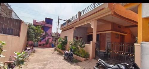 M R ViLLA HAMPI magic rock villa