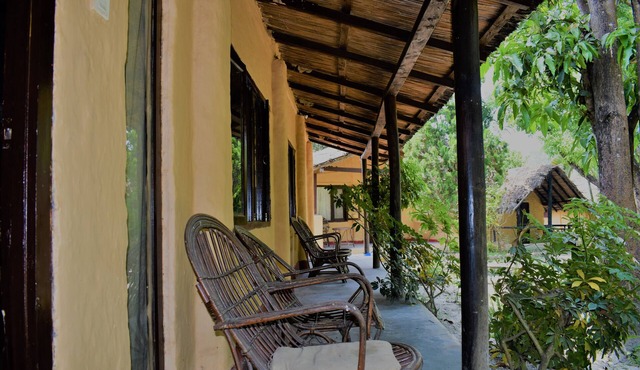 Mango Tree Lodge in Thakudwara