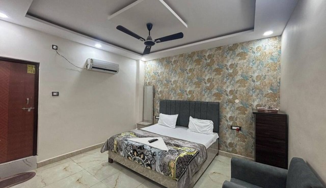 Manjeet Hotel & Restaurant