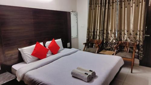 Mcleodganj Mountain View Royal india-cheapest hotel in McLeod Ganj- Near Dalai Lama temple 100m-best hotel on Temple Road!