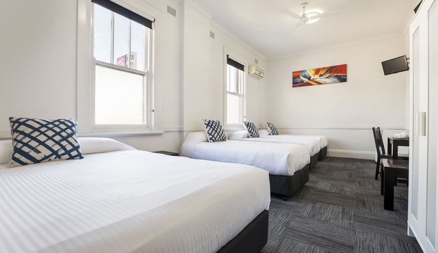 Melton Hotel