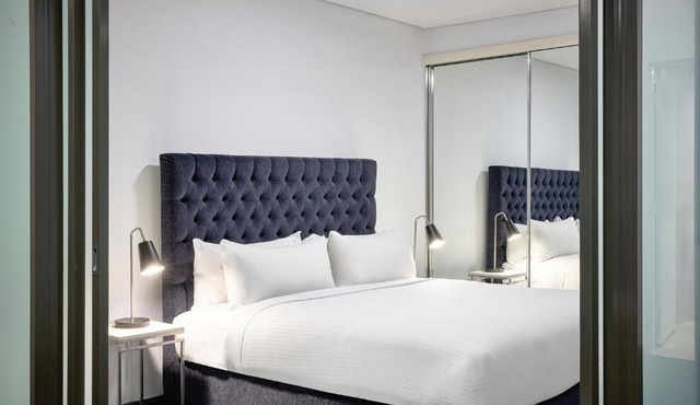 Meriton Suites Campbell Street, Sydney