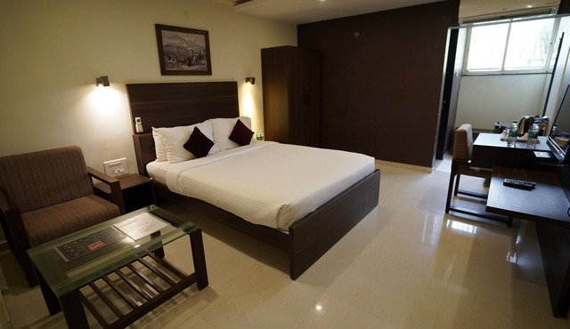 Metropolis Hotel