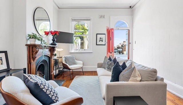 Miller's on Kent - Heritage house with breathtaking harbour views.