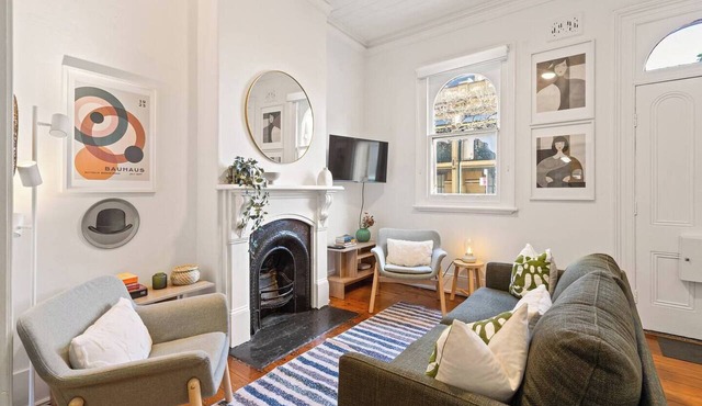 Miller's on Kent II - Heritage house with breathtaking harbour views.