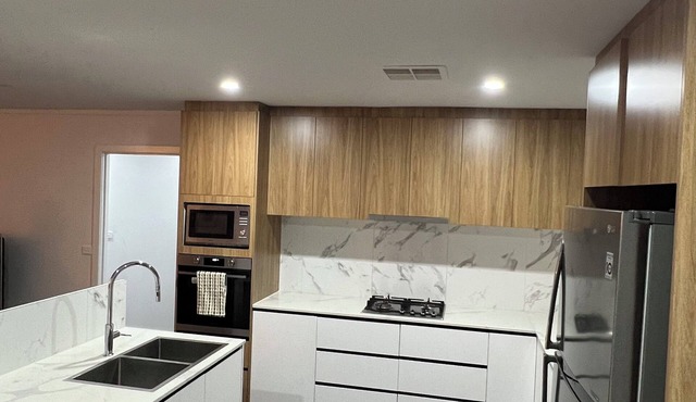 Modern 3-Bedroom Home, Belconnen – Free Parking