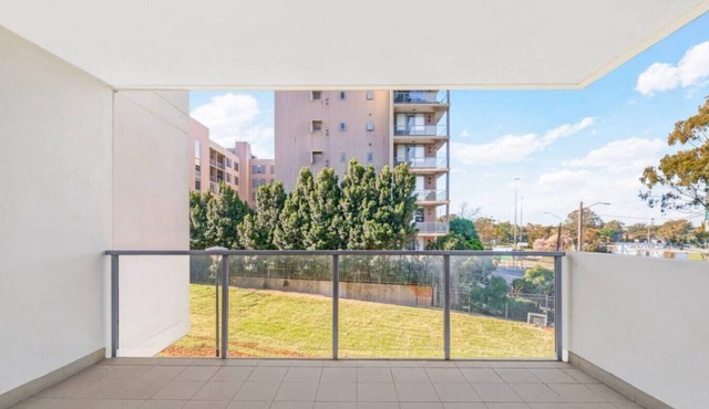 Modern 3BR Mascot Retreat | Walk to Train &Airport