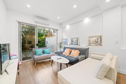Modern 4BR House Walk to ICC & Darling Harbour & CBD & Chinatown
