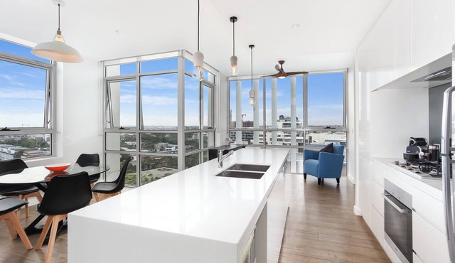 Modern and Spacious 2BR Zetland Apartment Facing the Setting Sun