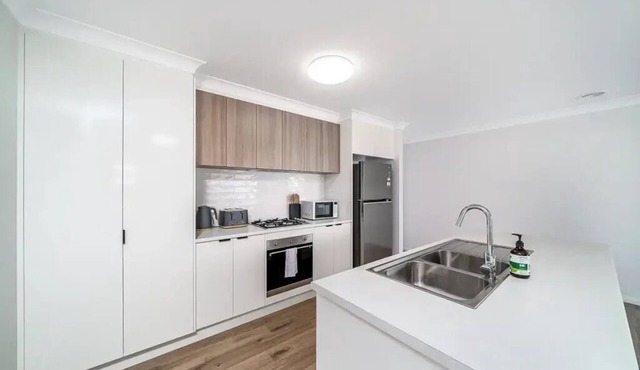Modern Escape in Quiet Neighbourhood