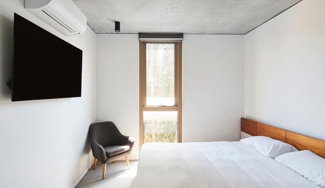 'Modern Minimalism' Slate Chic in the City in Melbourne