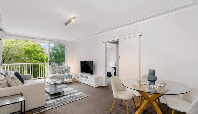 Mosman - PUNCH- Punch Street - Sunny Top-Floor 2BR with Balcony, Leafy Views Garage Near Balmoral Beach