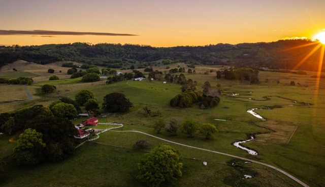 Myocum Farmstead 100 Acres w Firepit Views