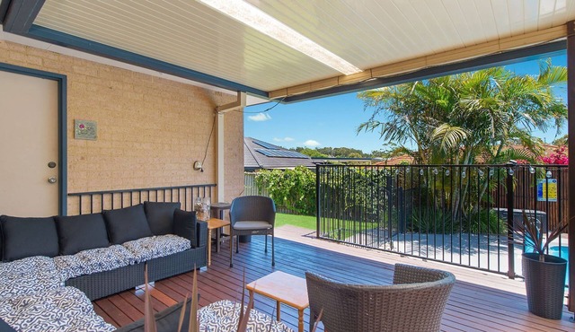 Nama Stay - 4 bedroom holiday home with pool