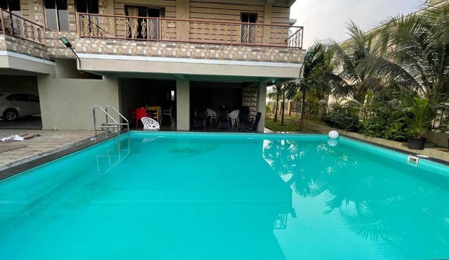 Neville's Villa - Pet friendly with Pool