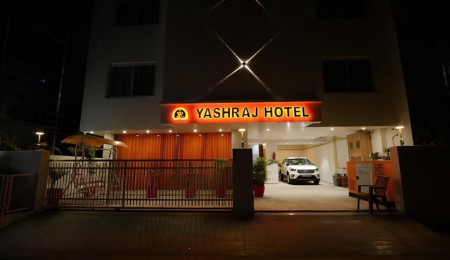 Nova Yashraj Hotel