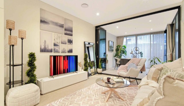 Olympic Park: Private Fire Pit Patio, 2BR with parking Apartment