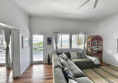 On the Beach, Seaview's, Bowen Beach House in Bowen