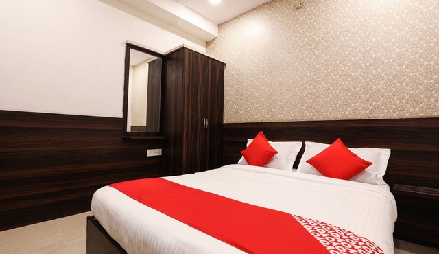 OYO 14194 Hotel Deccan Lodging and Boarding